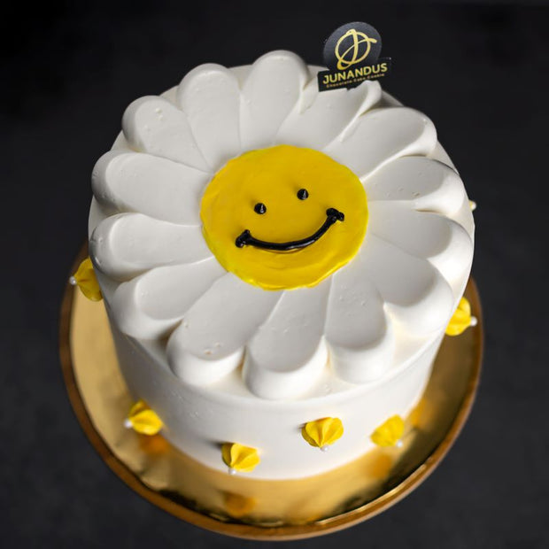 Smiling Daisy Theme Cake