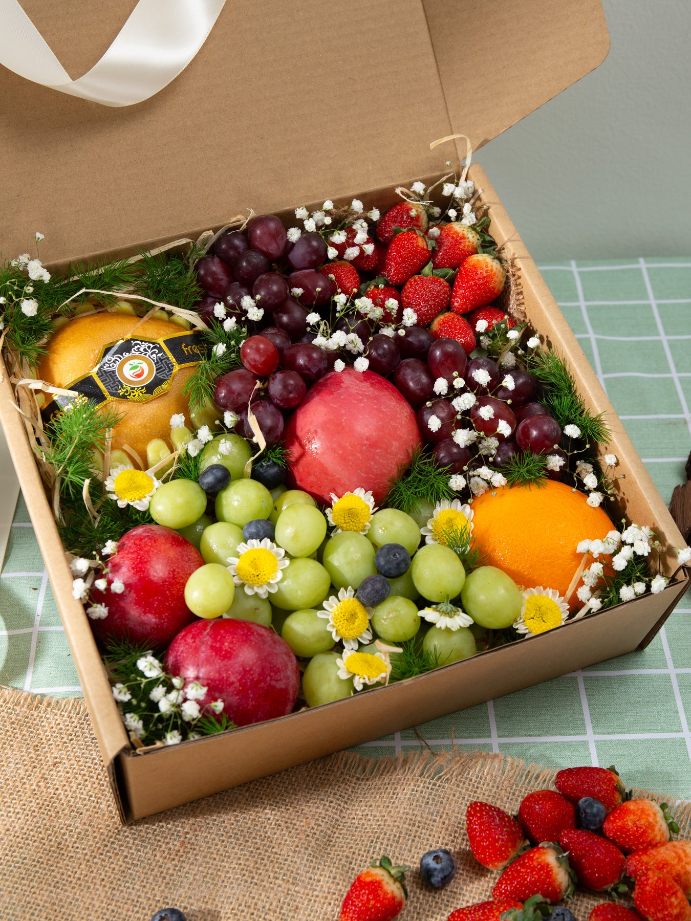 Meadow Fruit Box | Singo Pear, Grape, Strawberry, Grape, Plum – Flower ...