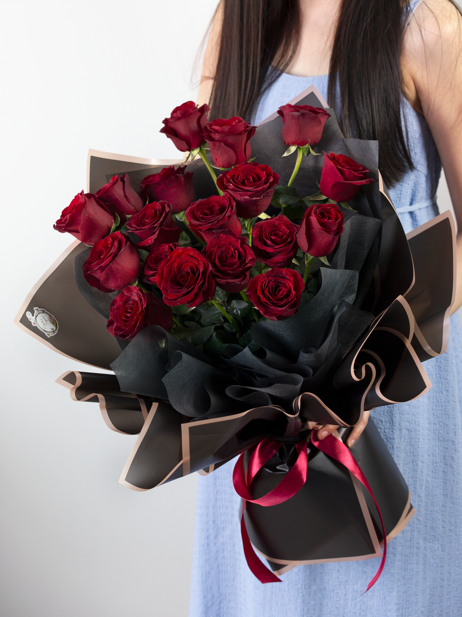 Be With Me Elegant Pure Red Rose Hand Bouquet – Flower Sugar