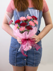 mix of red and pink carnations in one flower bouquet